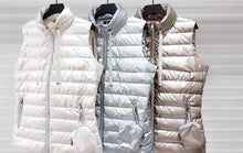 Load image into Gallery viewer, Metallic Lightweight Gilet With Detachable Purse